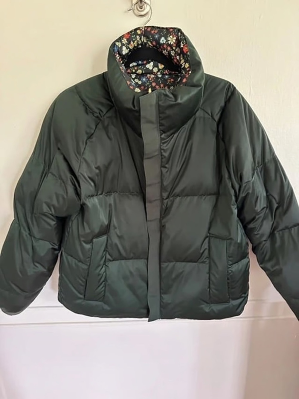 Tory Burch Heavy-fill Goose Down Reversible Floral Puffer Jacket in Forest Green - Picture 5 of 10